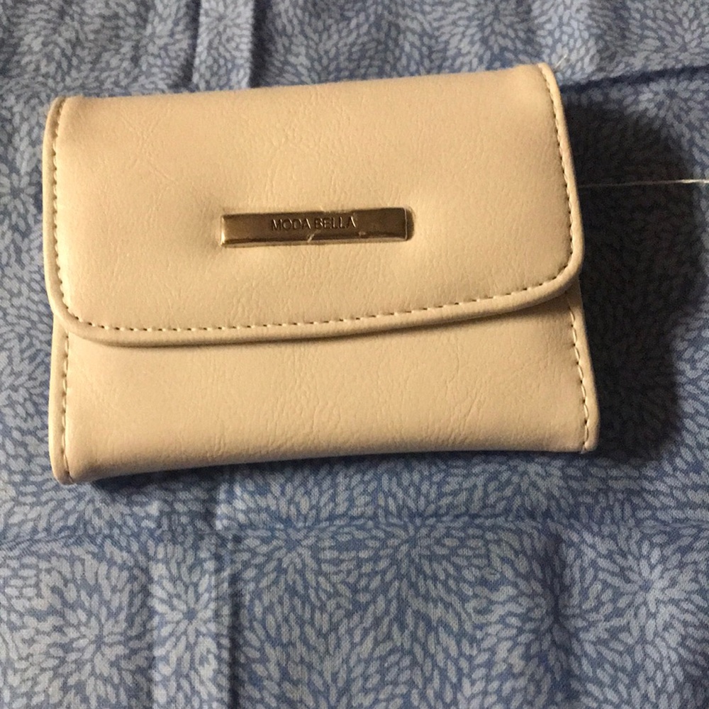 Moda Bella white wallet